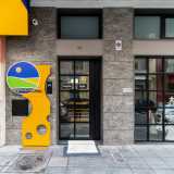 La seconda struttura si trova al civico 58 di via Garruba: si tratta dell�Apulia Re' hotel, aperto lo scorso ottobre. L�edificio in cui l�albergo ha preso posto � un palazzo di sei piani risalente agli anni �60 interamente restaurato
